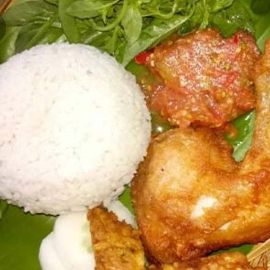 Nasi ayam Lalapan