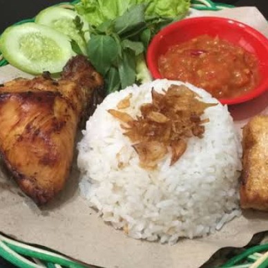 Nasi ayam Lalapan