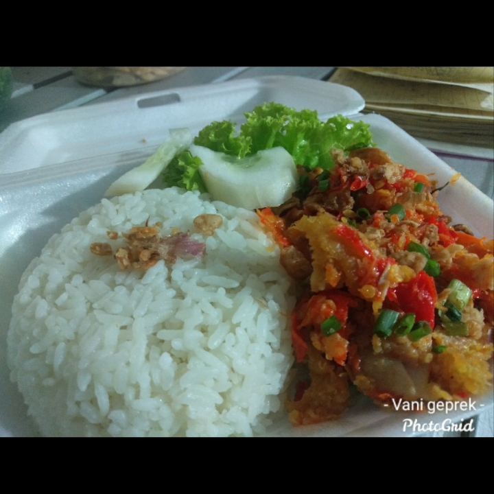 Nasi ayam geprek