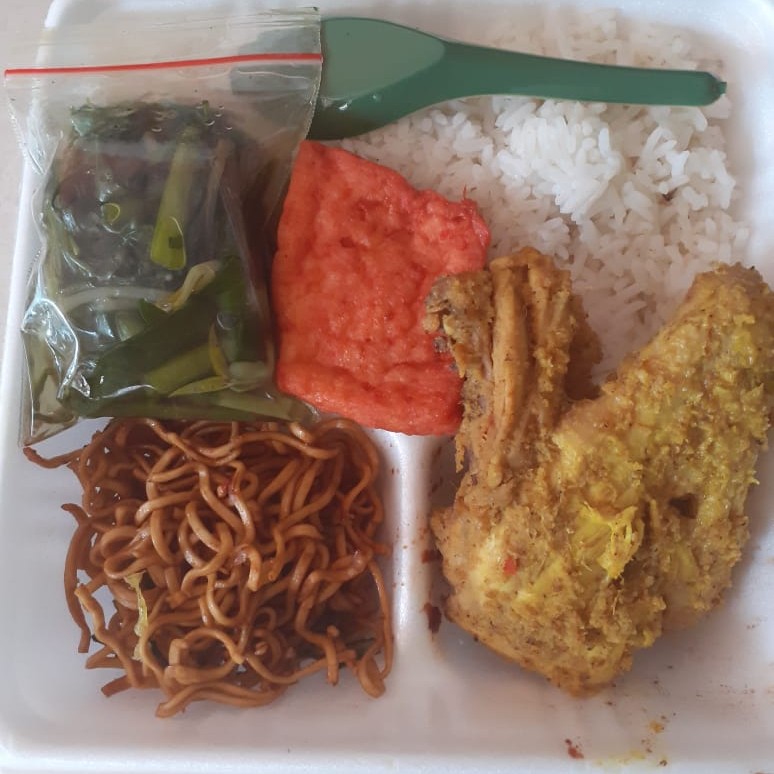 Nasi ayam goreng