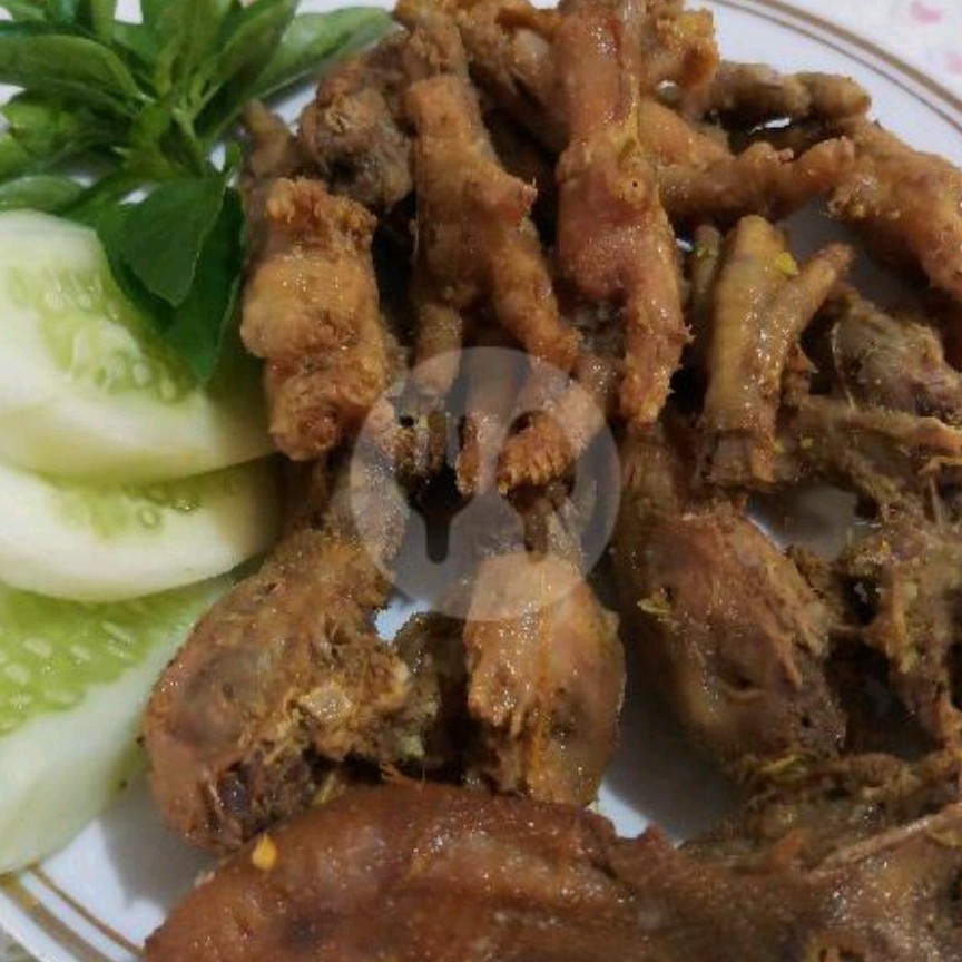 Nasi dan Ceker Kepala Goreng