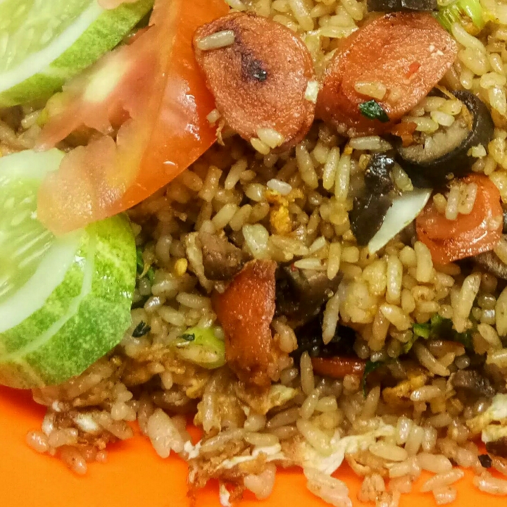 Nasi goreng atiampla sosis