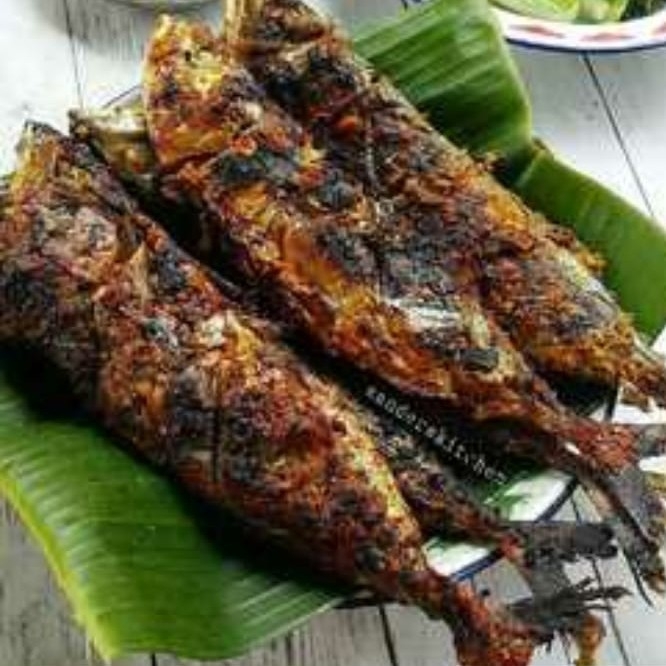 Nasi ikan gembung bakar besar