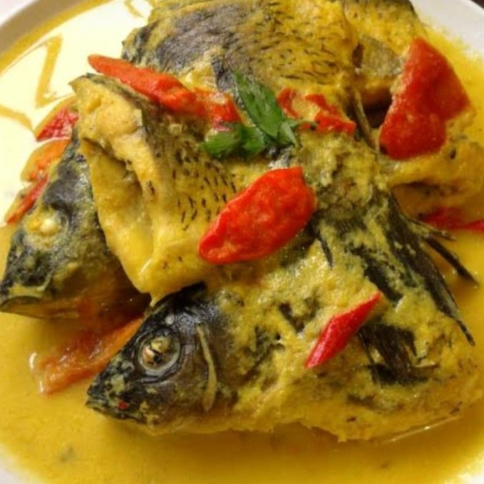 Nasi ikan mas gulai kuning