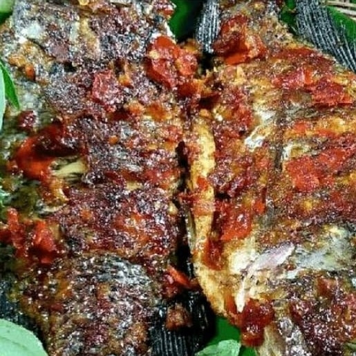 Nasi ikan mujahir panggang besar