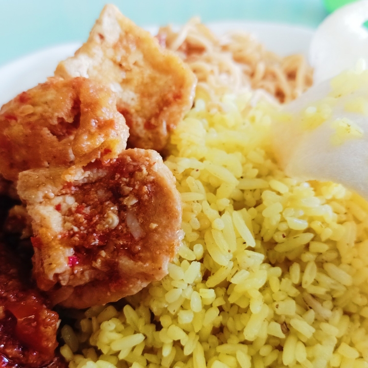 Nasi kuning biasa 