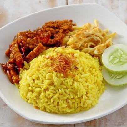 Nasi kuning lengkap