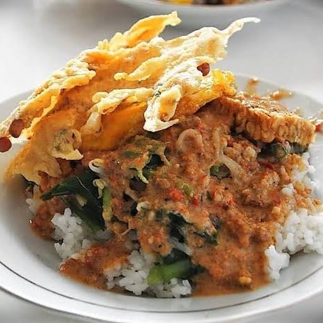 Nasi pecel ayam goreng