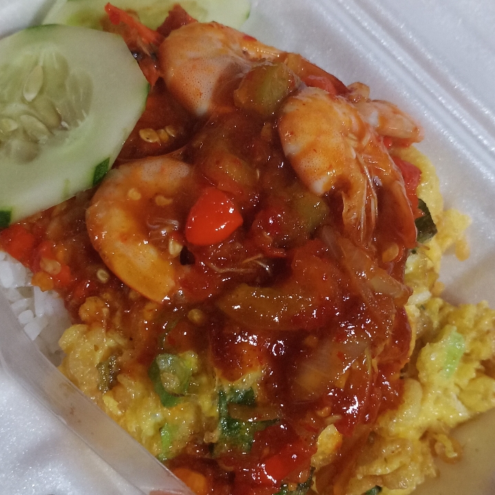 Nasi siram seafood kemul endog