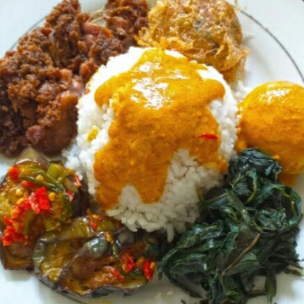 NASI TELOR PERKEDEL KOMPLIT