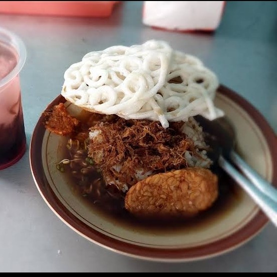 Nasi rawon daging suwir