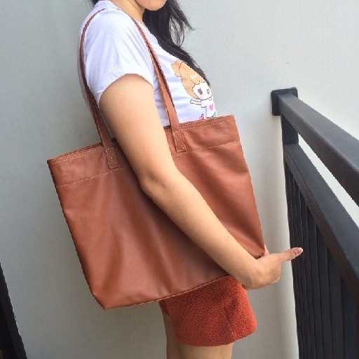 New Cleo Tote Bag