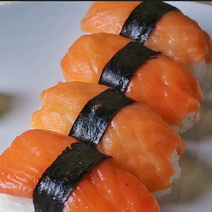 Nigiri Salmon