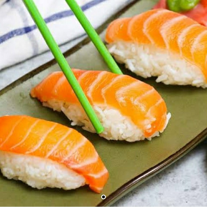 Nigiri Salmon