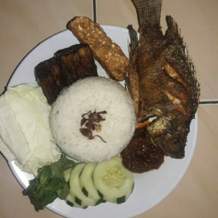 Nila Goreng Lalapan Dan Nasi