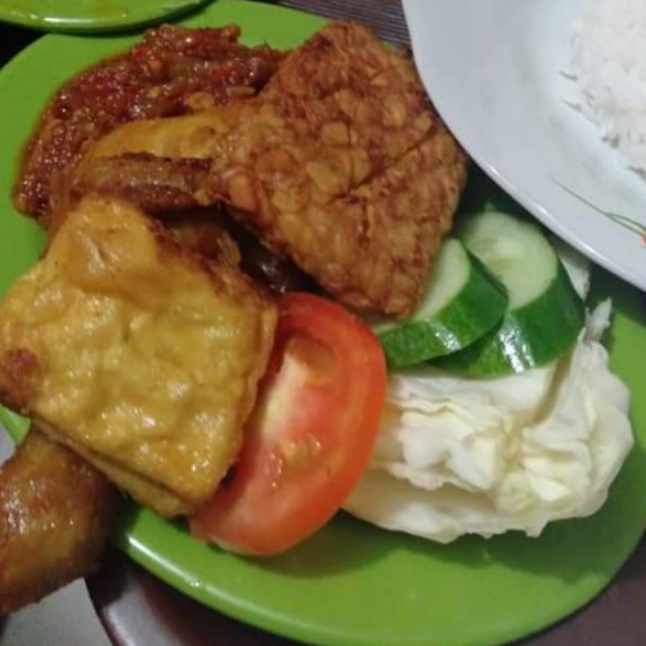 PECEL AYAM 