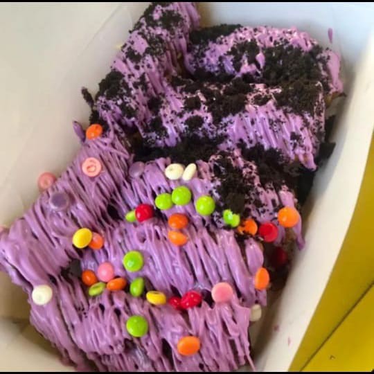 Pisang Coklat Rasa Taro Toping Oreo  Chocochips