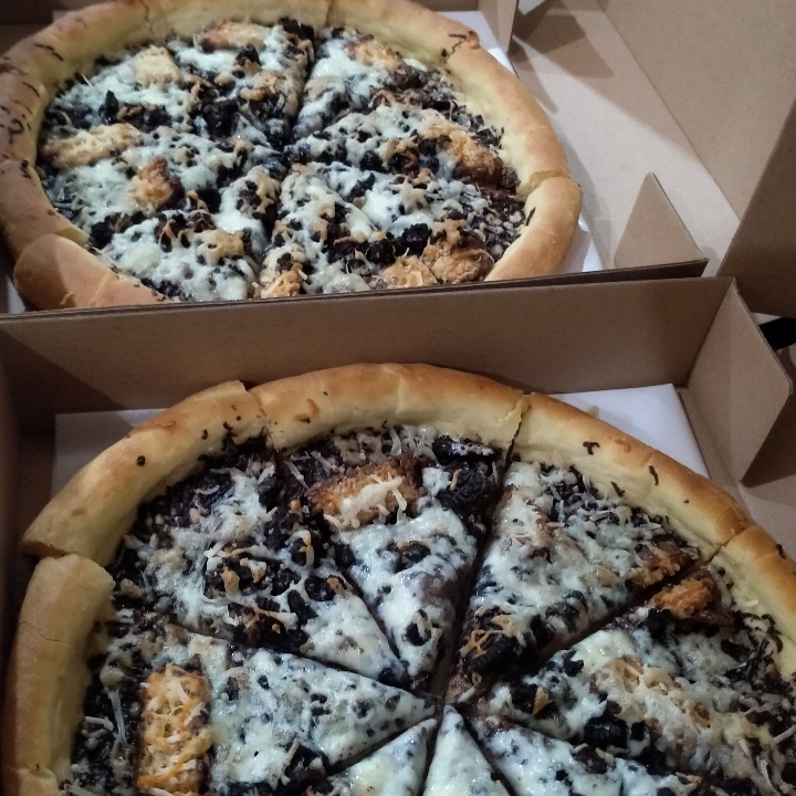 PIZZA MANIS OREO ATAU BENGBENG