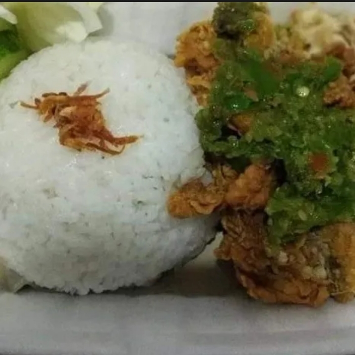 Paket 1 Nasi Ayam Geprek Sambal Ijo Tambah Es Teh 