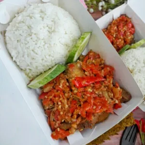 Paket Ayam Geprek   esteh   anget