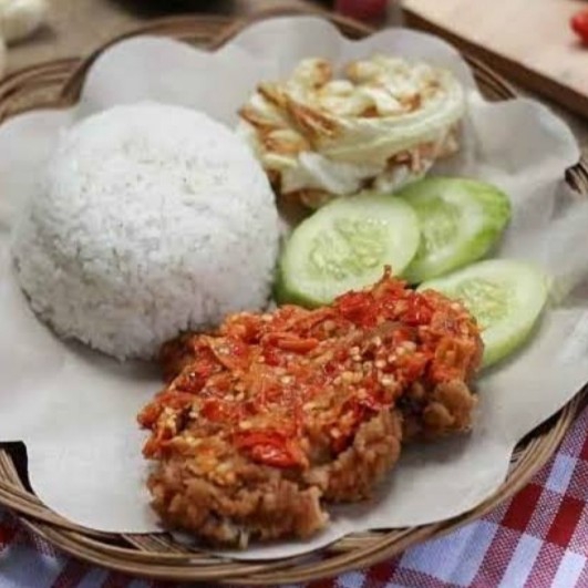 AYAM GEPREK NASI ES TEH