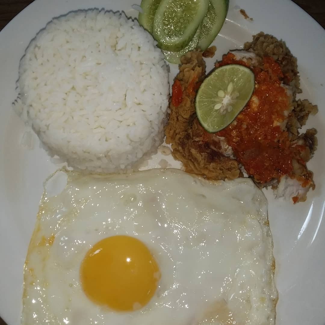 Paket Ayam Geprek Telor Ceplok Es Teh