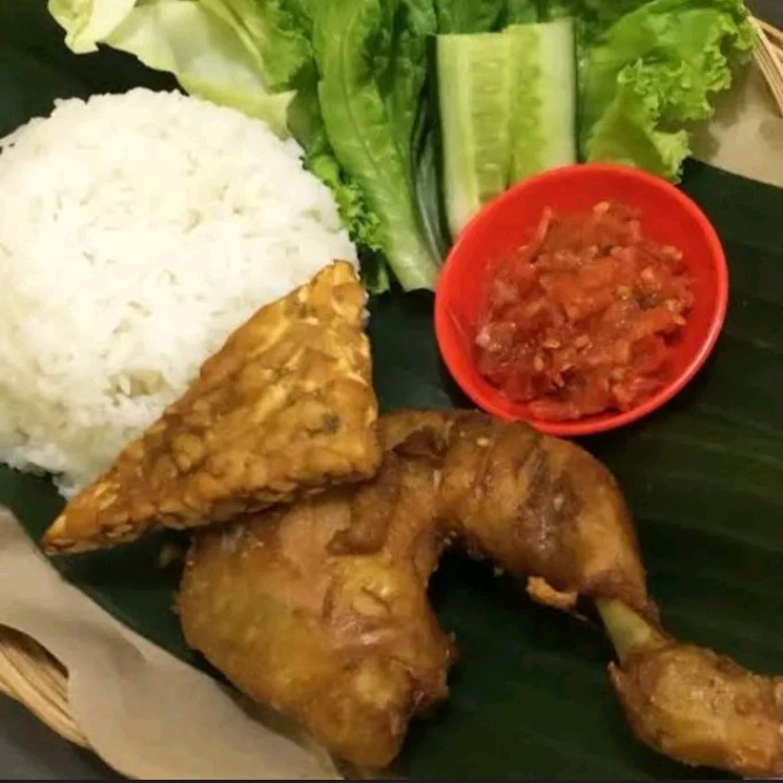 Paket Ayam Makprool Nasi Lalaban Sambal Dan Tempe