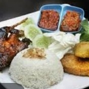 Paket Bebek Bakar M Nasi Tahu Tempe Lalapan Sambal Air Tawar