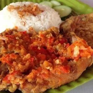 Paket HEMAT ayam geprek sambaL merah minum es atau teh hangat 