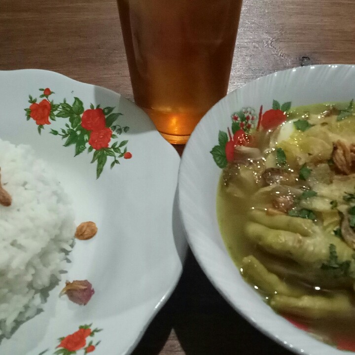 Paket Hemat Nasi Soto Ayam Plus Es Teh