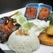 Paket Bebek Bakar L Nasi Tahu Tempe Lalapan Sambal Air Tawar