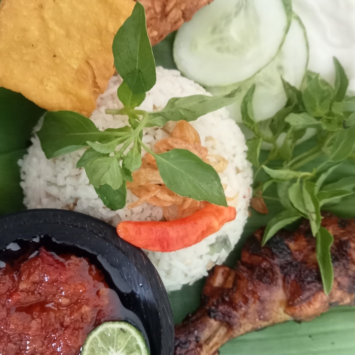 Paket Lengkap Nasi Liwet Ayam Bakar 