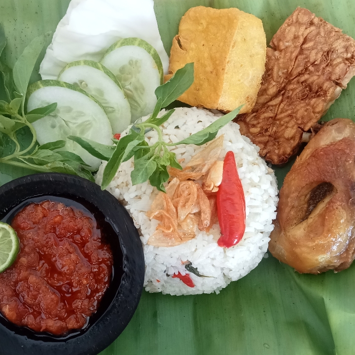 Paket Lengkap Nasi Liwet Ayam Goreng 