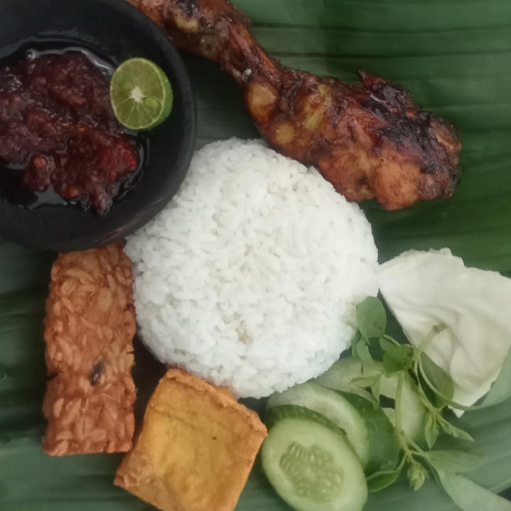 Paket Lengkap Nasi Timbel Ayam Bakar 