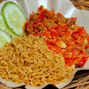 Paket Mie Ayam Geprek   esteh   anget