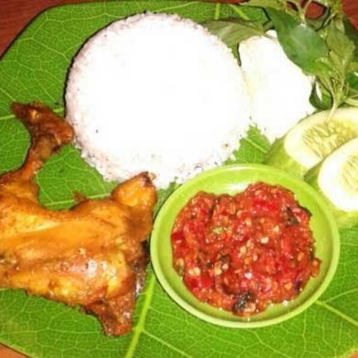 Paket Nasi Ayam Goreng