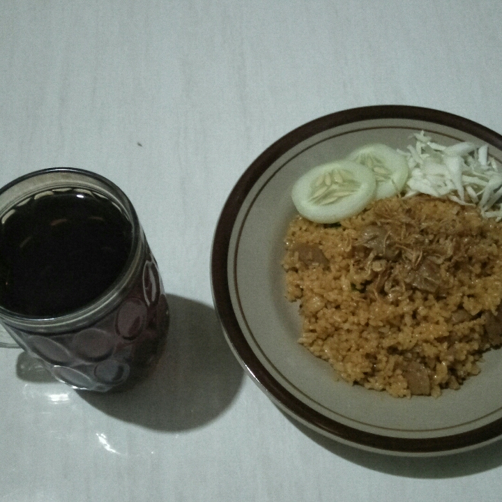 Paket Nasi Goreng Dan Es teh Atau Teh Hangat