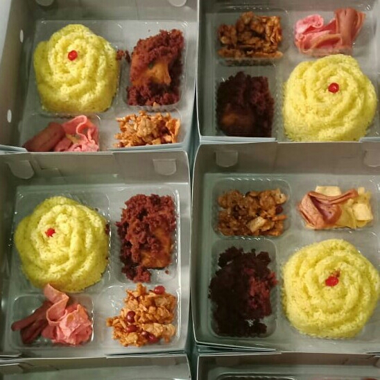 Paket Nasi Kuning