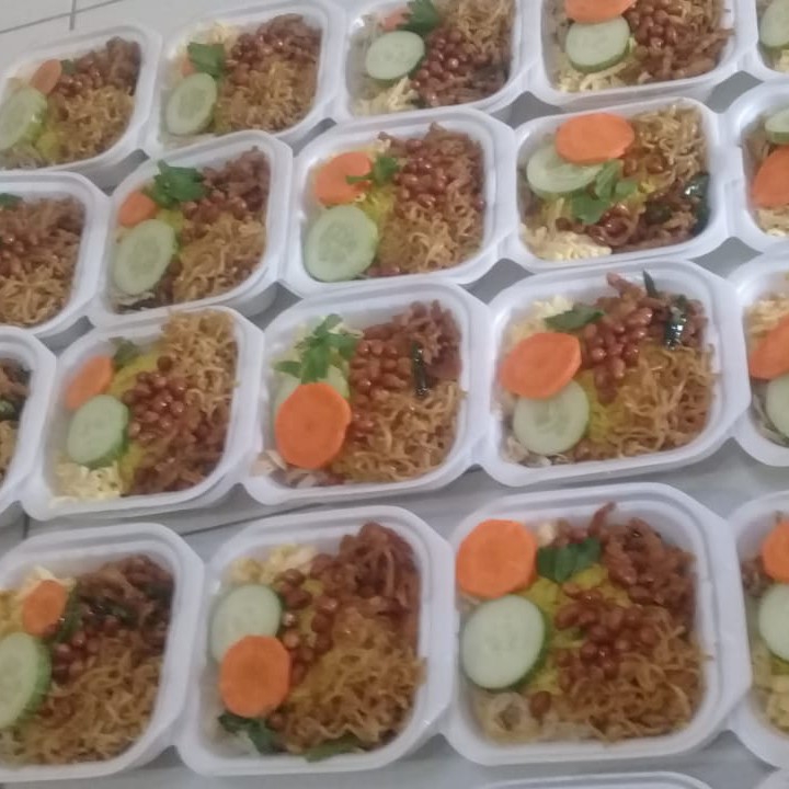 Paket Nasi Kuning