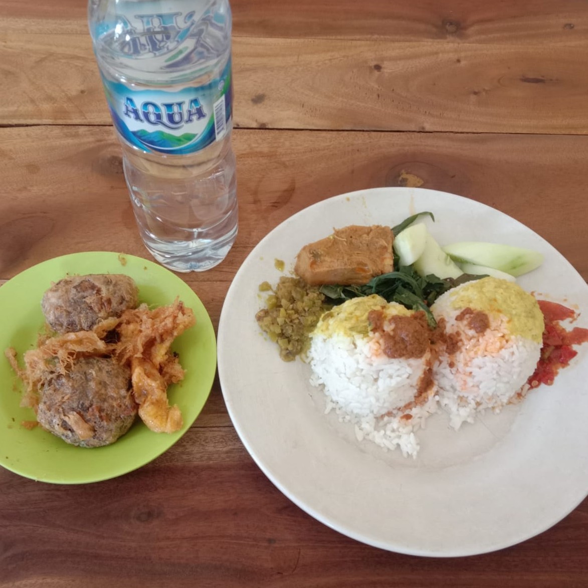 Paket Nasi Perkedel Dan AQUA