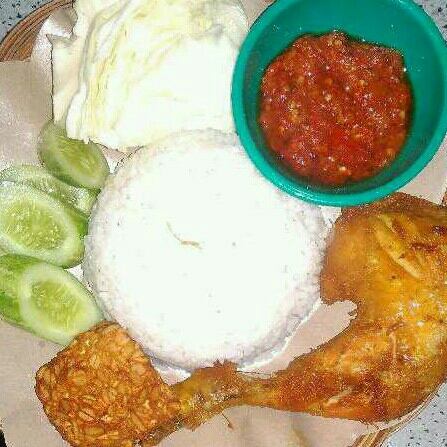 Paket Pecel Ayam Nasi Lalapan