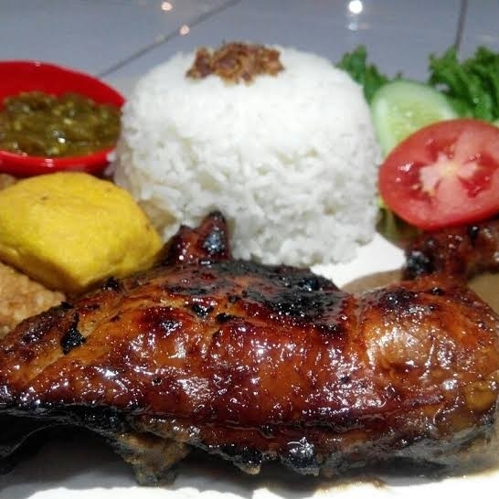 Paket komplit Ayam Bakar Kecap Pedas 