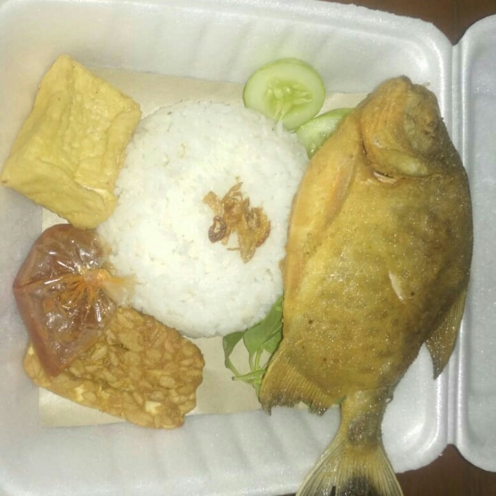 Paketan Nasi Bawal Goreng