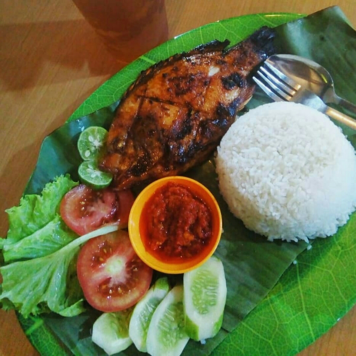 Paketan Nasi Nila Bakar