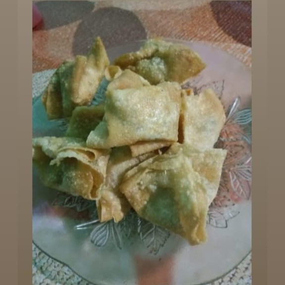 Pangsit Goreng Isi Ayam  Dan Sayur 