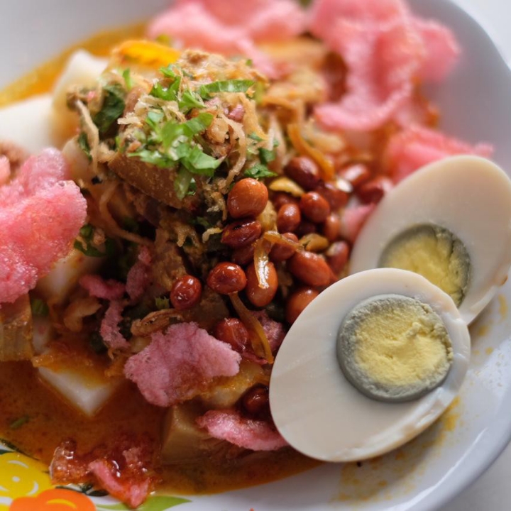 Lontong Pecal Bengkalis Telor