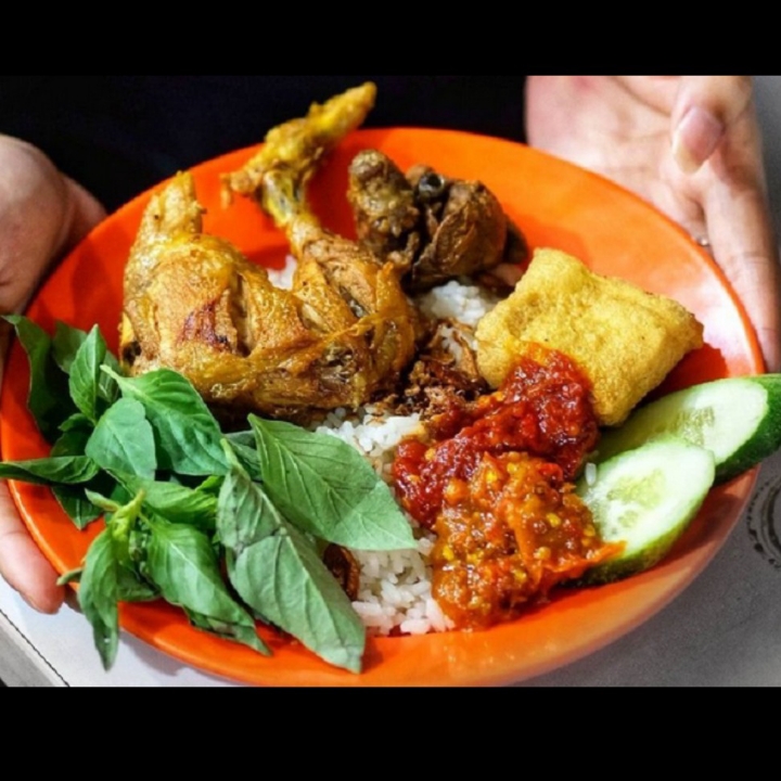 Pecel Ayam pakai Nasi