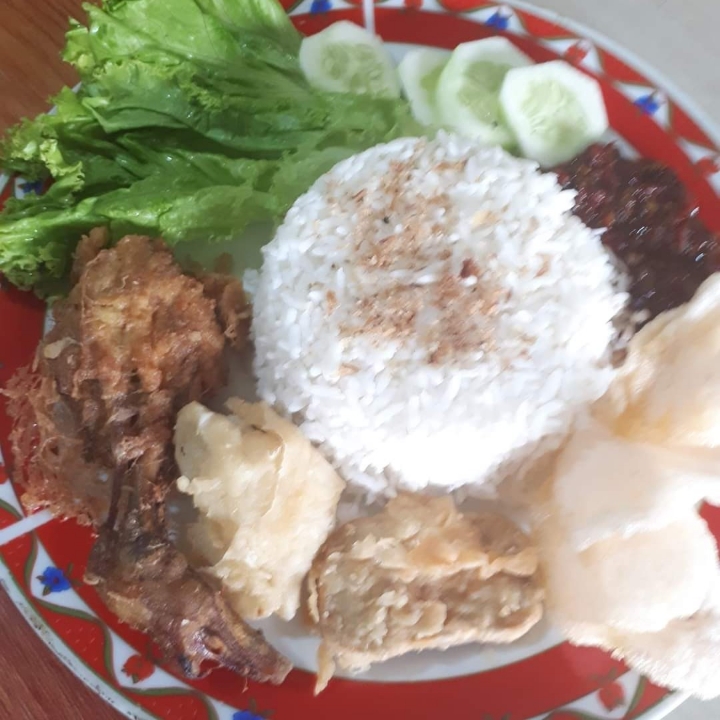 Pecel Ayam Pake Nasi Pangeran Caffe Km 6