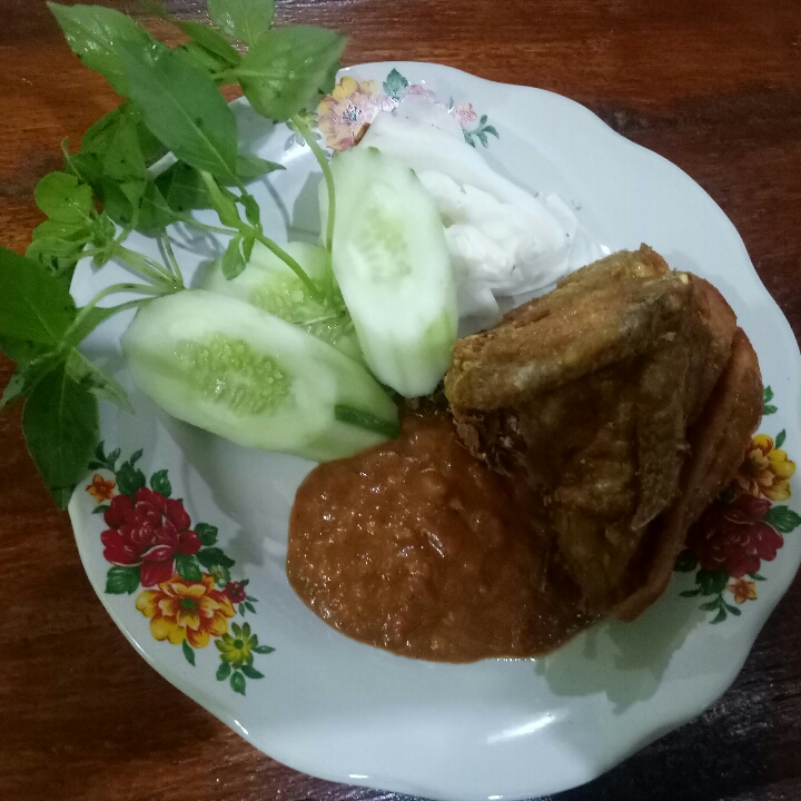 Pecel Ayam Sambel Mateng