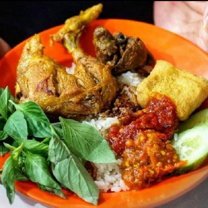 Pecel Ayam Tambah Nasi Tahu Tempe